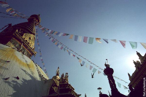 Ступа в Сваямбхунатхе - на холме, где смешались буддизм и индуизм