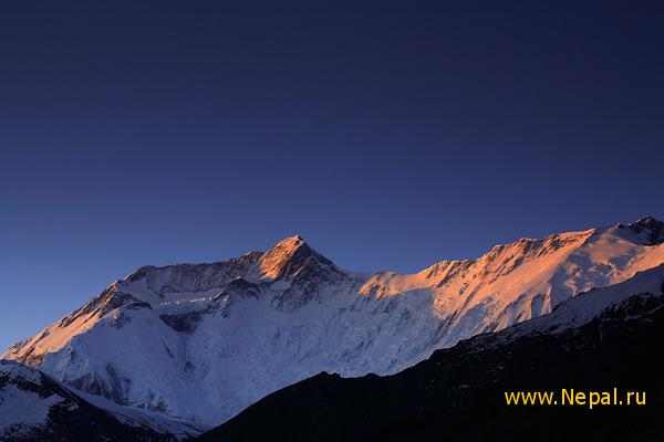 рассвет в Гималаях